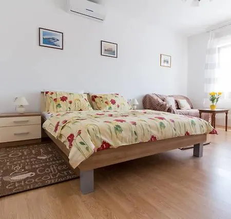 Ivana Apartman *